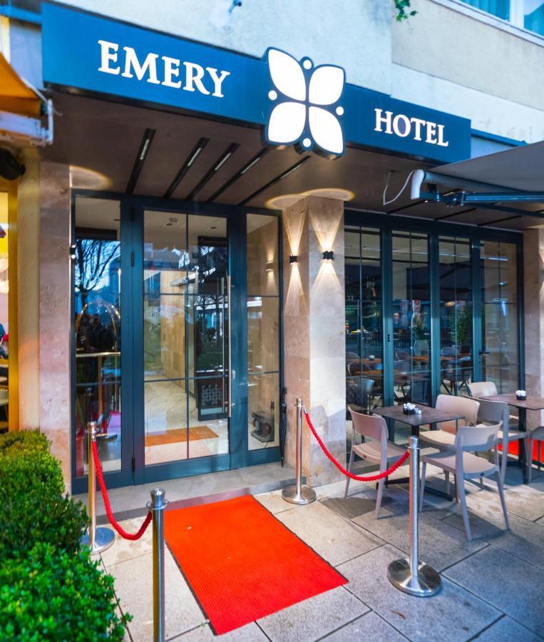 Emery Hotel Pristina Exteriör bild