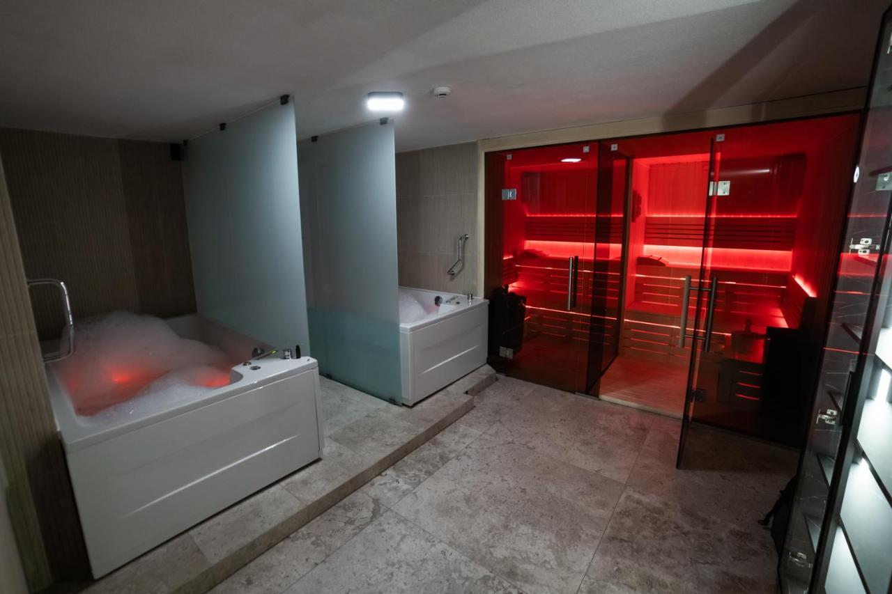 Emery Hotel Pristina Exteriör bild