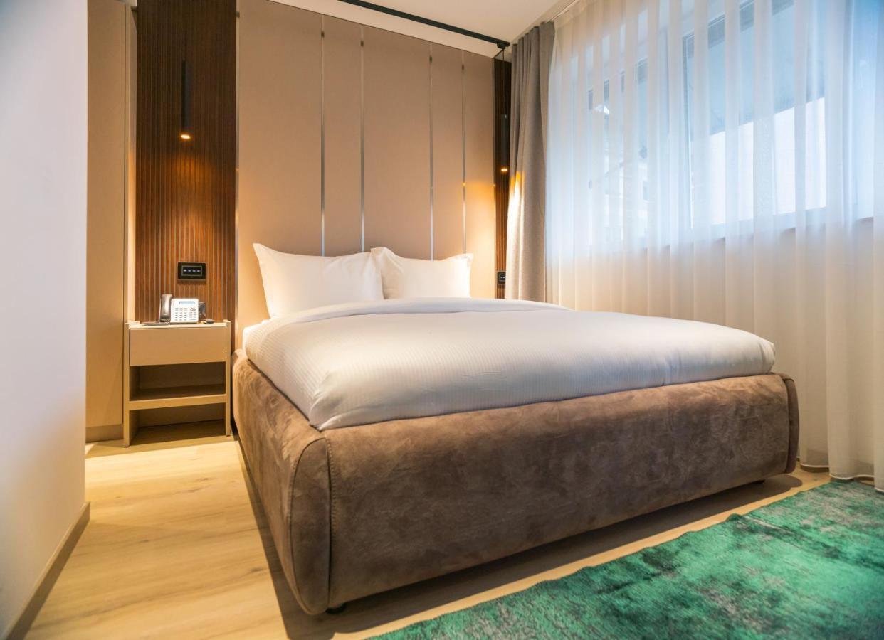 Emery Hotel Pristina Exteriör bild