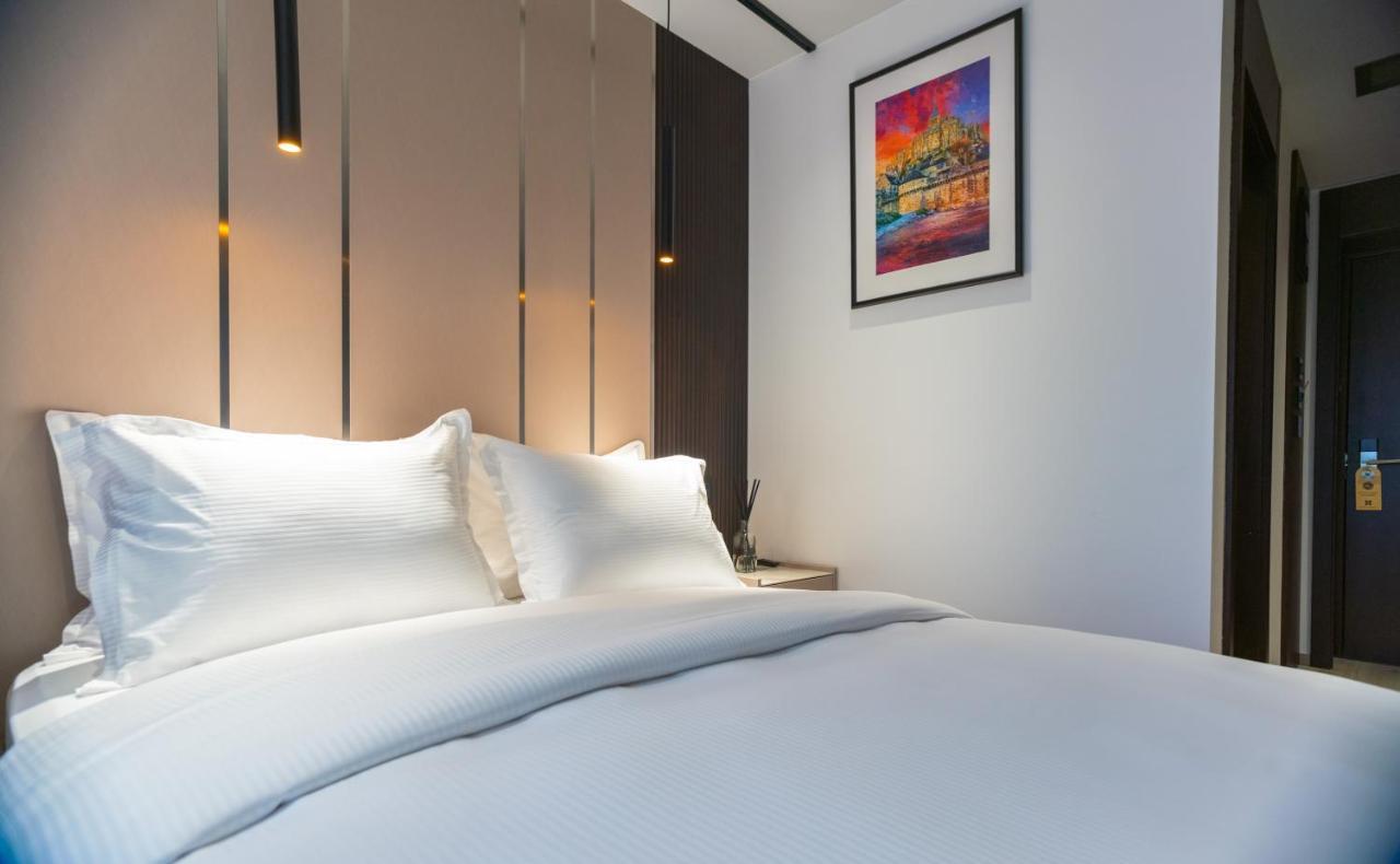 Emery Hotel Pristina Exteriör bild
