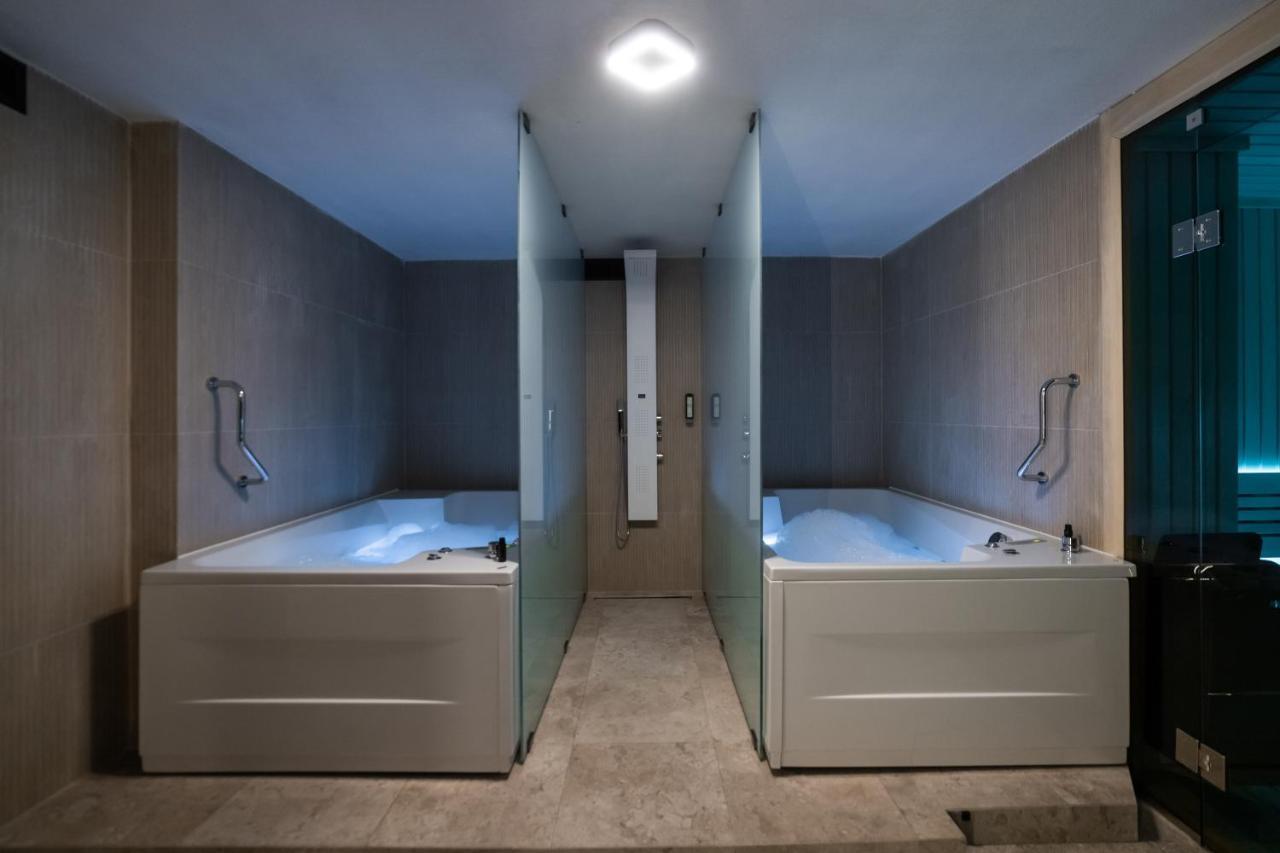 Emery Hotel Pristina Exteriör bild