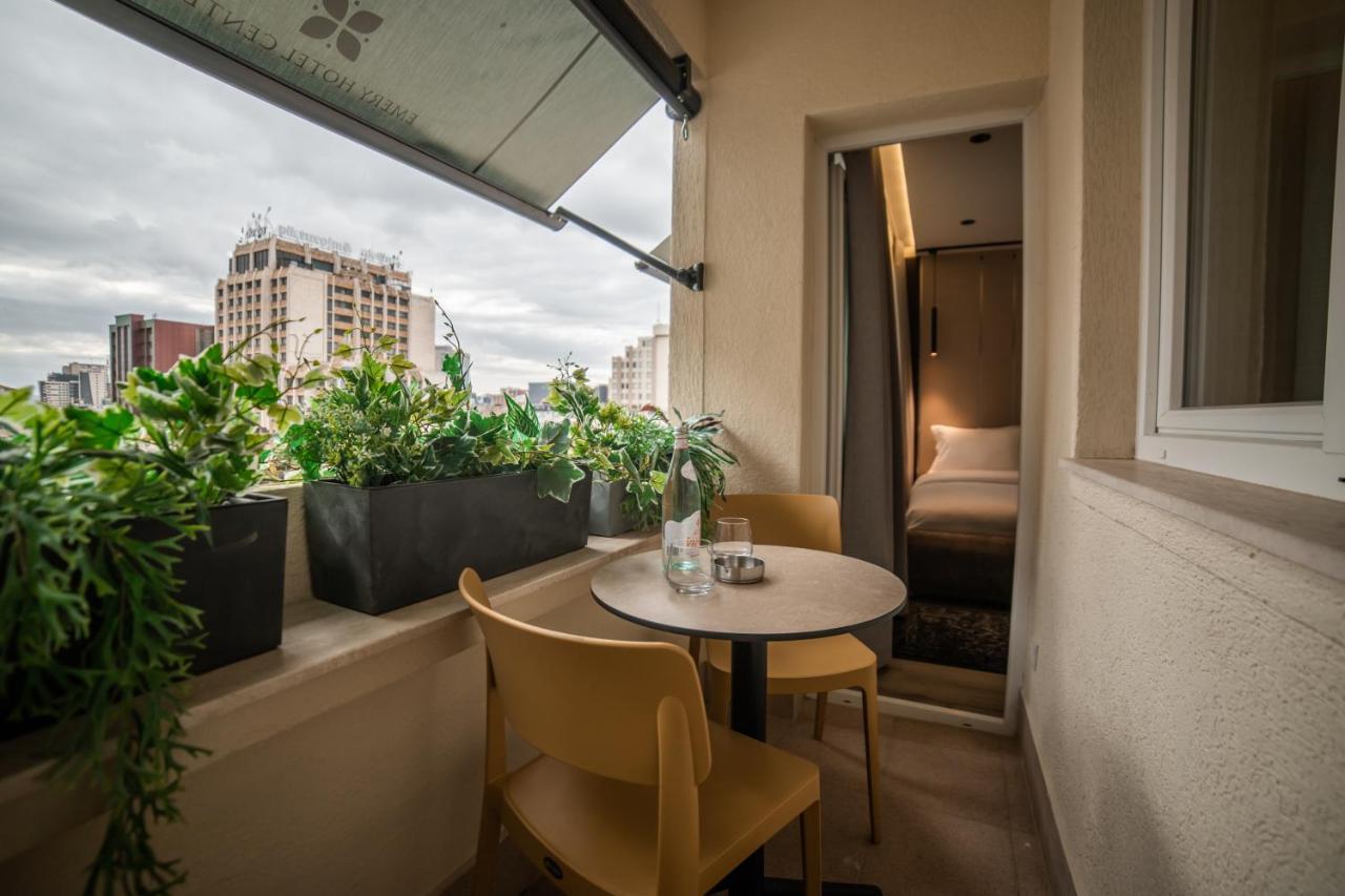 Emery Hotel Pristina Exteriör bild