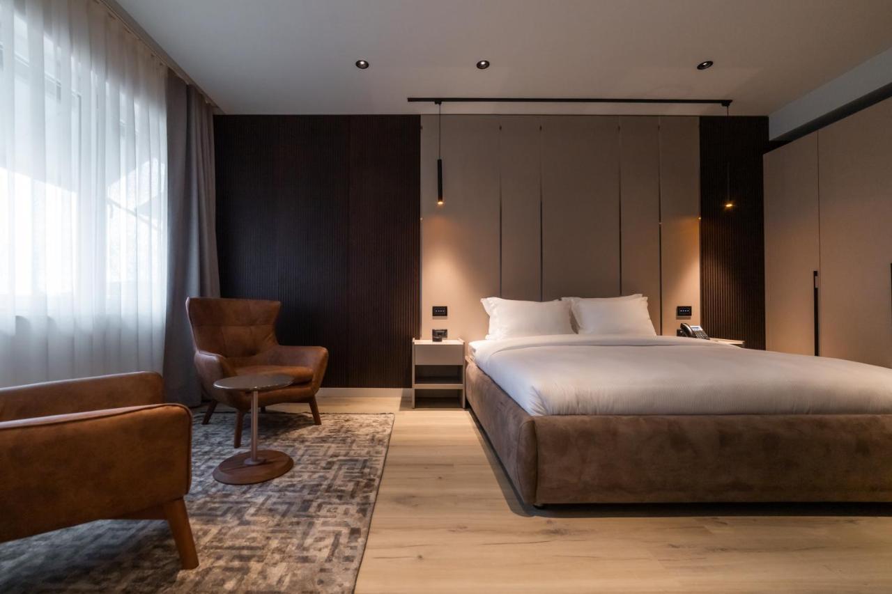 Emery Hotel Pristina Exteriör bild