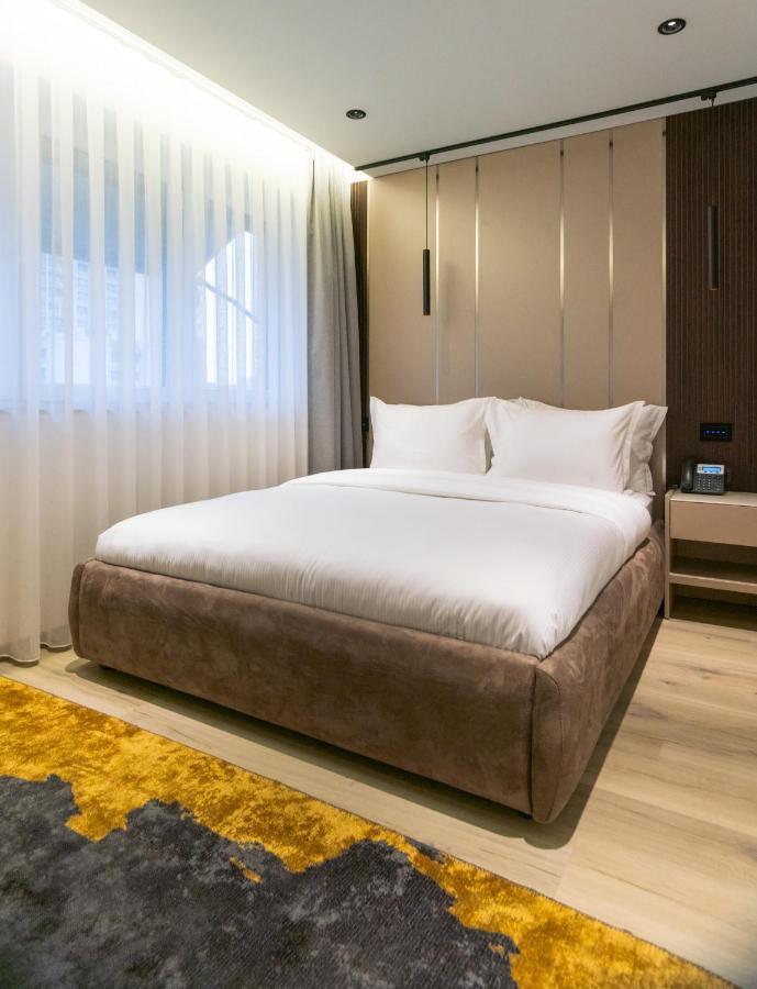 Emery Hotel Pristina Exteriör bild