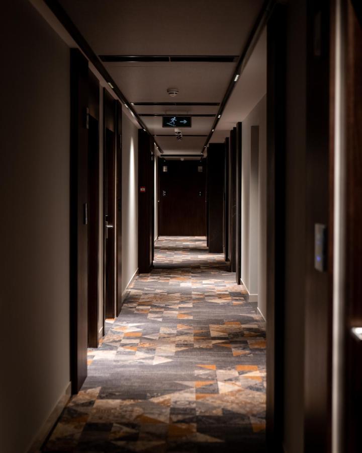 Emery Hotel Pristina Exteriör bild
