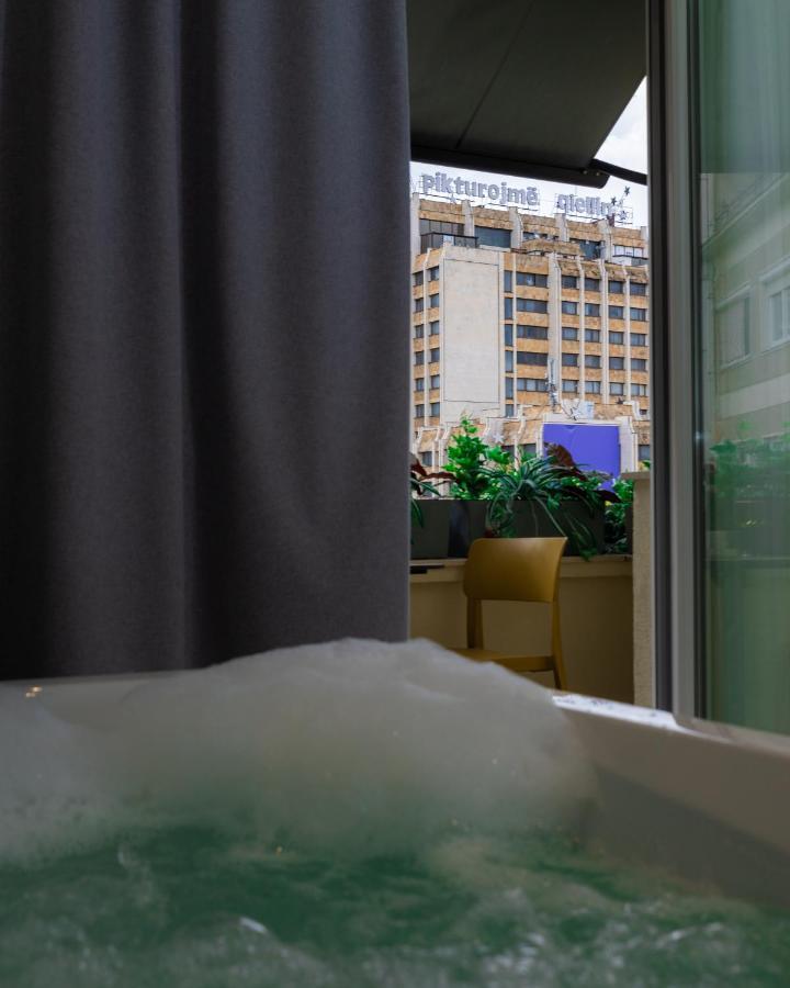 Emery Hotel Pristina Exteriör bild
