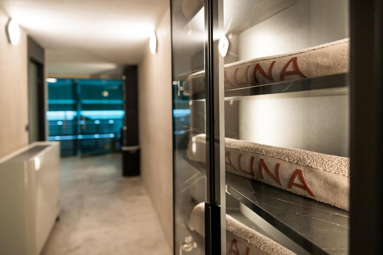 Emery Hotel Pristina Exteriör bild