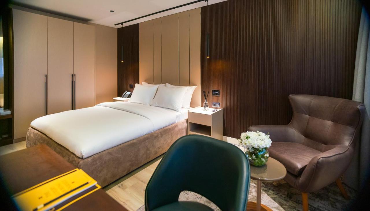 Emery Hotel Pristina Exteriör bild