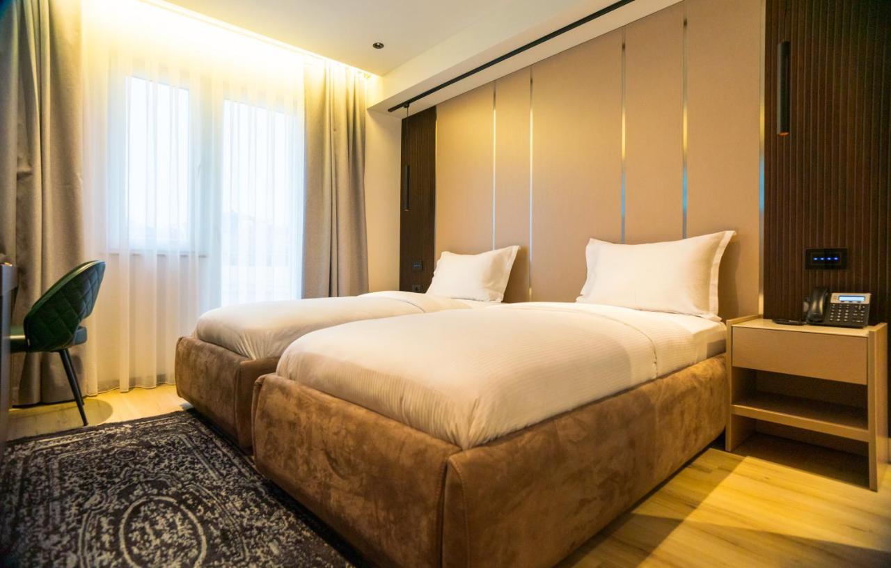 Emery Hotel Pristina Exteriör bild