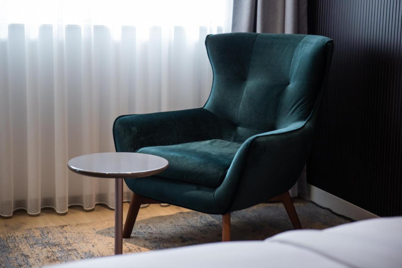 Emery Hotel Pristina Exteriör bild